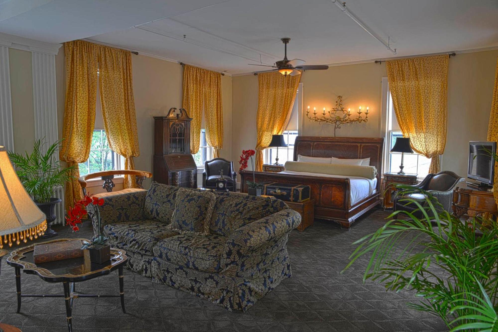 Maxwell Mansion Hotel Lake Geneva Exterior photo